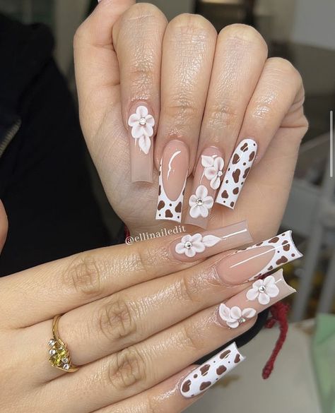 Nail Ideas Acrylic With Gems, Médium Nails, Cow Print Nails With Initial, Cow Birthday Nails, Vaquera Acrylic Nails, Vaquero Nails, Vaquera Nail Ideas, Acrylic Nail Cow Print, Cow Acrylic Nails