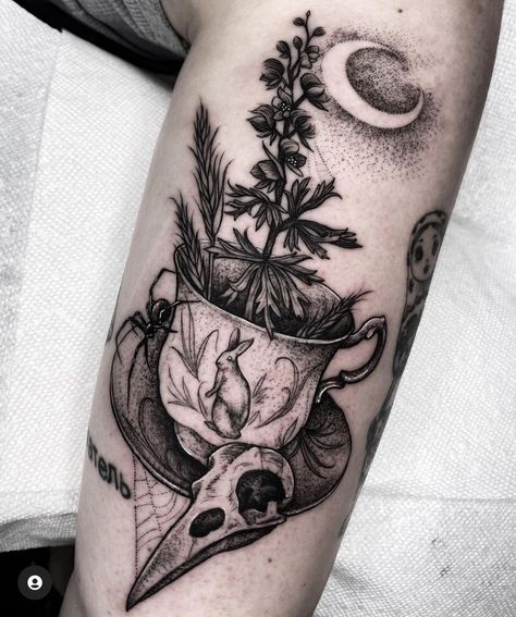 Faded Flowers, Nature Tattoo Ideas, Witchcraft Tattoos, Halloween Tattoos Sleeve, Teacup Tattoo, Hp Tattoo, Goth Tattoo, Witch Tattoo, Spooky Tattoos