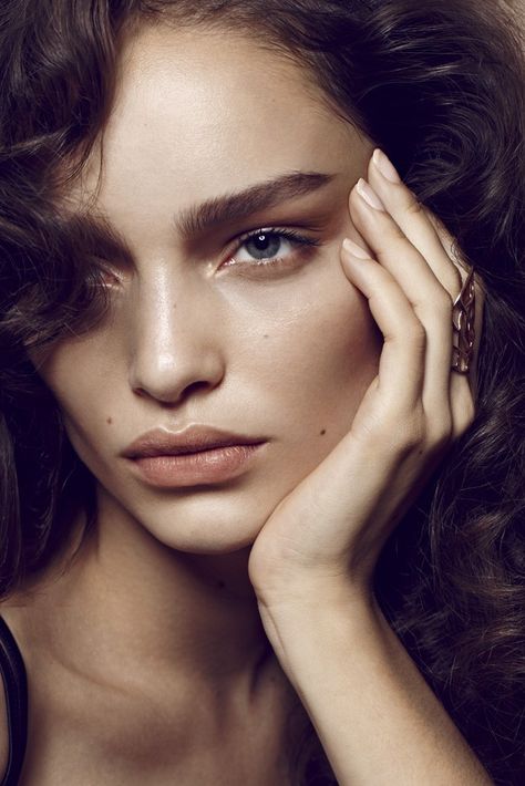 Inspo Eyebrow Guide, Luma Grothe, Straight Eyebrows, Lauren Hutton, Christie Brinkley, Shotting Photo, Beauty Make-up, Ysl Beauty, Model Call