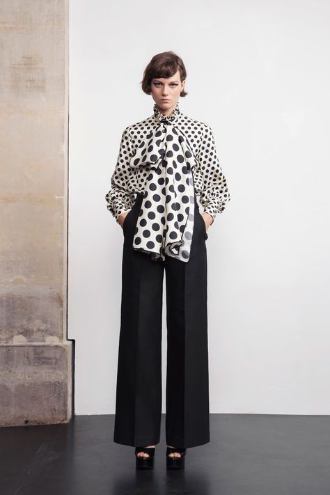 Dice Kayek Resort 2019 Fashion Show Collection: See the complete Dice Kayek Resort 2019 collection. Look 6 Dress Fashion Show, Dice Kayek, Dots Fashion, Polka Dots Fashion, Polka Dress, Womens Fashion For Work, 가을 패션, Fashion Show Collection, Work Attire