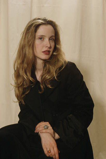 Julie Delpy Hair, Julie Delpy Aesthetic, Julie Delpy Style, Julie Delpy 90s, Julia Delpy, Ingenue Romantic, Julie Delpy, Portrait Faces, French Icons