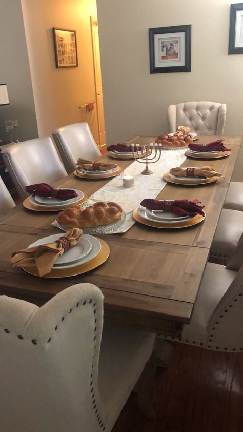 Shabbat Table, Shabbat Dinner Table, Jewish Lifestyle, Shabbat Dinner, Chanukah Party, Rosh Hashana, Shabbat Shalom, Dinner Table, Table Settings