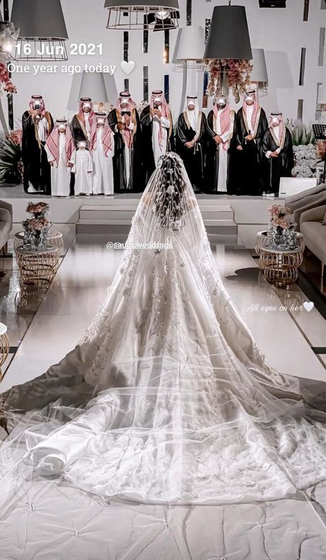 Khaleeji Wedding Dresses, Khaleeji Wedding, Arab Wedding Dress, Shiny Wedding Dress, Arabic Wedding Dresses, Korean Wedding Dress, Wedding Gown Backless, Bride Dress Simple, Details Photography