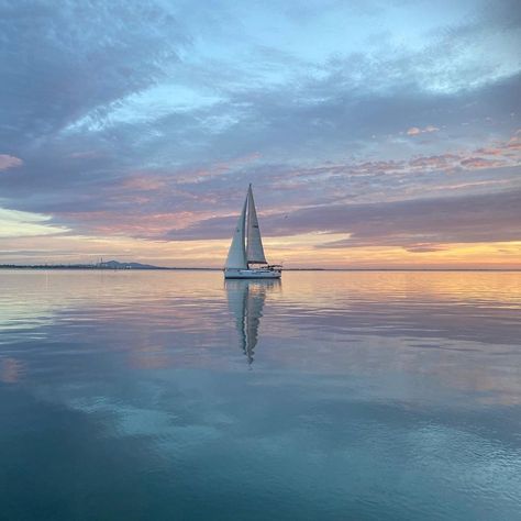 Sailboat On The Ocean, Sailboat On Water, Sail Boat Art, Sailboat Photography, Pastel Ocean, Sailing Photography, Pastel Skies, Ocean Landscape Painting, Yatch Boat