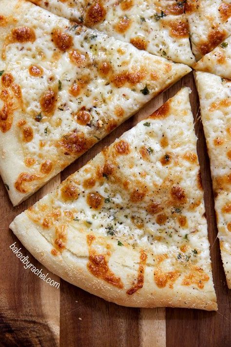 Yakimeshi Recipe, White Pizza Recipe, Pizza Blanca, Pizza Flatbread, Garlic Pizza, Pizza Homemade, Pizza Roll, White Pizza, Pizza Bake