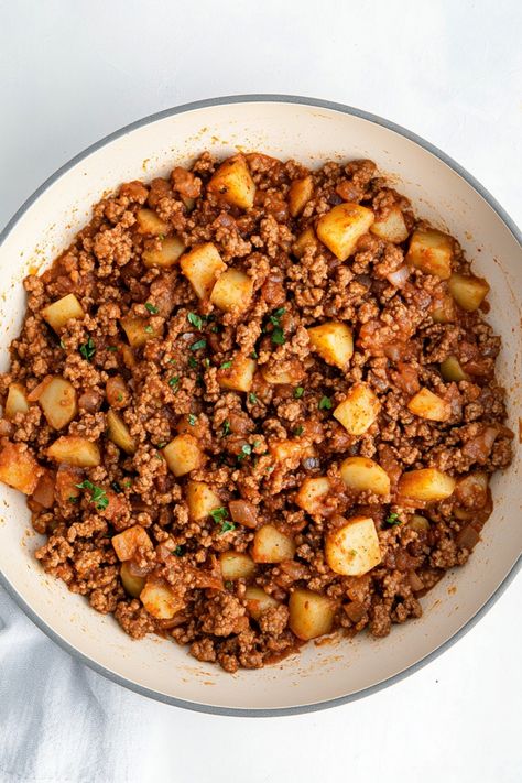 Experience the delicious combination of flavors with our ground turkey with potatoes recipe. This hearty and satisfying dish is perfect for a comforting weeknight meal or a relaxed weekend dinner. The savory ground turkey pairs perfectly with the tender potatoes, creating a wholesome dish that your whole family will love. Easy to prepare and full of flavor, this recipe is sure to become a favorite in your household. Try it today and enjoy a taste sensation that will leave you wanting more! Potato Ground Turkey Recipes, Ground Turkey Potato Skillet, Ground Turkey Potatoes, Ground Turkey Mashed Potatoes, Quick And Easy Ground Turkey Recipes, Ground Turkey Potato Recipes, Ground Turkey Lunch, Ground Turkey And Potato Recipes, Potatoes And Ground Turkey