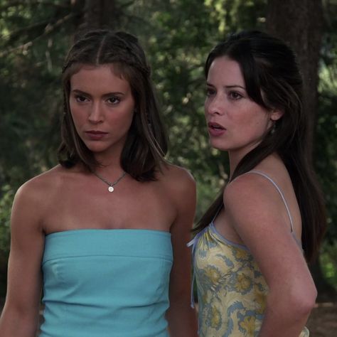 Charmed Outfits 90s, Charmed Phoebe, Piper Charmed, Phoebe Charmed, Phoebe And Cole, Charmed Fashion, Charmed Outfits, Charmed Style, 90s Tv Fashion