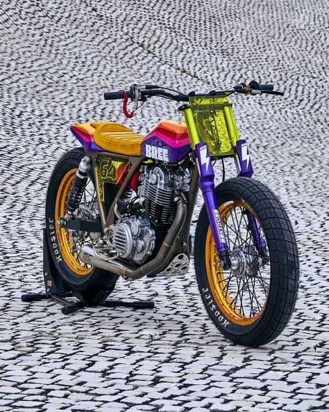 BREE TRACKER: Yamaha SR500 flat tracker from 20-year-old Austrian phenom @moritz.bree aka “Kid McQueen.” Finished just in time for @wheels_and_waves 2024! “I wanted to give her a super 70s touch… Lots of color. I’m a fan of that time, that style. I liked the Rolls-Royce of the Beatles, so it had to be funky.” -Moritz 630cc big bore kit, lowered forks, custom subframe and swingarm, 19” Excel wheels w/ @hoosiertirefrance rubber, custom bodywork with @carstenestermann engraved yellow plexiglas... Buell Cafe Racer, Yamaha Sr500, Sr 500, Yamaha Sr400, Motorcycle Mechanic, Moto Scrambler, Tracker Motorcycle, Scooter Custom, Vintage Motorcycle Posters