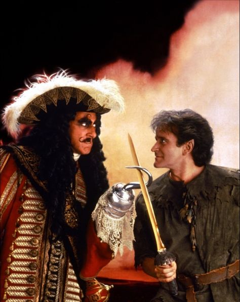 Hook (1991) Dustin Hoffman as Captain Hook and Robin Williams as Peter Pan. Directed by Steven Spielberg. 90s Kids Movies, Hook Movie, Hook 1991, Robin Williams Movies, Les Goonies, Best Period Dramas, Dustin Hoffman, The Princess Bride, Kids' Movies