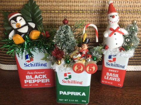 Spice Can Crafts, Spice Tin Crafts, Spice Tins Repurposed, Cookie Tins Repurposed Ideas, Vintage Tart Tins Repurposed, Repurpose Tin Containers, Repurposed Tins Containers, Spice Tins Christmas, Christmas Decir