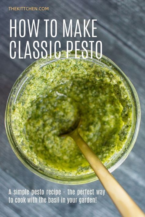 Classic Pesto Recipe, Homemade Pesto Recipe, Make Pesto, Basil Recipes, How To Make Pesto, Homemade Pesto, Pesto Recipe, Pesto Sauce, Basil Pesto