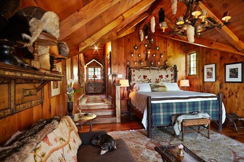 Adirondack Decor, Rustic Bedrooms, Cozy Houses, Adirondack Style, Cozy Interiors, Houses Interior, Stone Fireplaces, Vintage Cabin, Camp Style