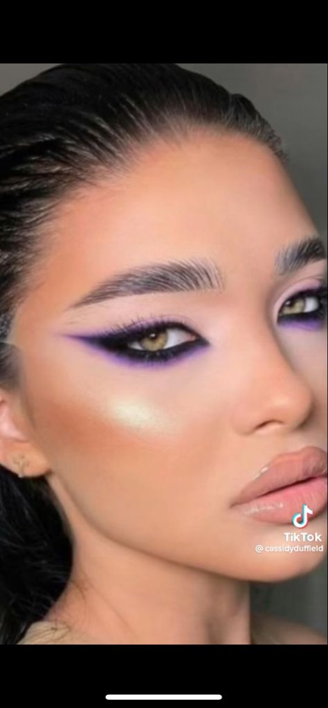 Clawdeen Makeup Halloween, Clawdeen Makeup Look, Clawdeen Wolf Costume Aesthetic, Clawdeen Halloween Costume, Clawdeen Makeup, Monster High Cosplay Clawdeen, Purple Makeup, Group Costumes, Makeup Inspiration