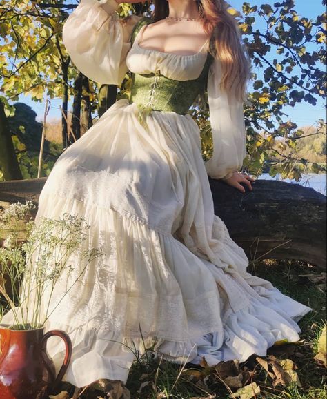 Aesthetic and cute cottagecore outfit ideas Cute Cottagecore Outfits, Gaun Abad Pertengahan, Ren Faire Outfits, Cottagecore Outfit, Cottagecore Dresses, Fair Outfits, Cottagecore Clothes, Fest Outfits, Mode Hippie