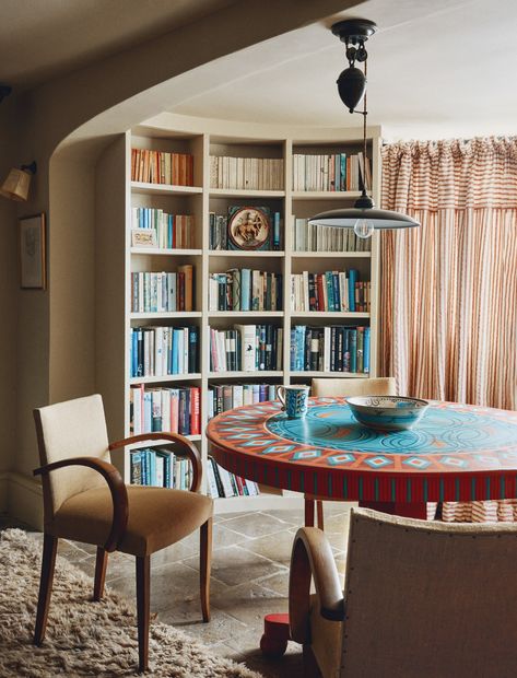 Harris House, Cotswold House, Colefax And Fowler, Bloomsbury Group, Garden Magazine, Hand Painted Table, English Country Style, Striped Curtains, Room Screen