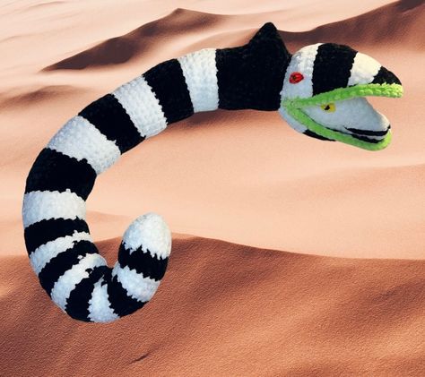 PDF crochet pattern for sandworm. Crochet Sandworm, Loom Knitting Ideas, Beetlejuice Pattern, Sand Worm, Yarn Project, Deez Nuts, Crochet Pillow, Diy Crochet Projects, Yarn Projects