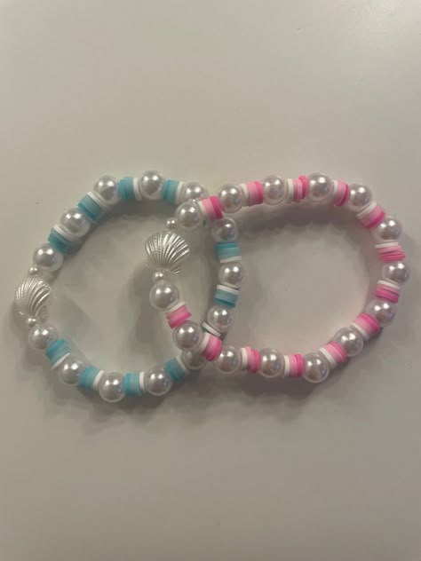 Fimo Beads Bracelet, Cute Pearl Bracelet Ideas, Bracelet Ideas Clay Beads Aesthetic, Ideas For Clay Bead Bracelets, Clay Bead Ideas Bracelet, Bracelet Clay Beads Ideas, Cute Clay Bracelet Ideas, Pearl Bracelet Designs, Beaded Bracelets Clay