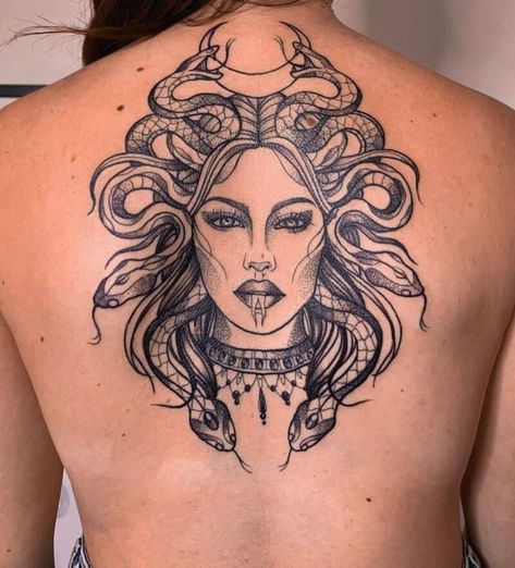 Back Tattoos For Girls, Best Back Tattoos, Girl Spine Tattoos, Medusa Tattoos, Upper Thigh Tattoos, Amazing 3d Tattoos, Cool Back Tattoos, Medusa Tattoo Design, Upper Back Tattoos