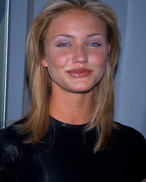 90s Cameron Diaz, 90s Updo, 1990s Makeup, 90’s Makeup, Angel Makeup, 90s Makeup, Makeup For Moms, Beauty Makeup Photography, Glamorous Makeup