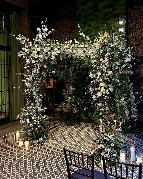 showing off all of her angles 📐 @boweryhotel_events // #chuppah #ceremonyflowers #weddingflowers #budsofbrooklyn #love #nycflorist #brooklynflorist Huppah Wedding Indoor, Calma Floral, Huppah Wedding, Nyc Florist, Wedding Indoor, Ceremony Flowers, Hotel Spa, Wedding Inspo, Florist