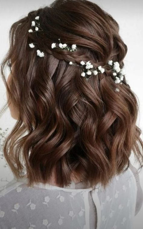 Hair Styles For Short Hair Bridesmaid, Loose Curls Short Hair Wedding, Simple Bride Hairstyles Short Hair, Prom Hair Styles For Short Hair Straight, Graduation Hair For Short Hair, Debut Hairstyles Short Hair, Prom Hair Inspo Short Hair, Short Hair Styles For Brides, Midlength Hairstyles Wedding Guest