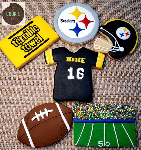 Steelers Cookies, Steelers Happy Birthday, Football Sugar Cookies, Diy Sugar Cookies, Football Cookies, Industrial Chic Wedding, Football Snacks, Football Birthday Party, Bridal Shower Cookies