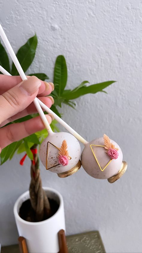 Boho theme cake pops classy luxury cake pops Boho Bridal Shower Cake Pops, Boho Cake Pops Ideas, Cake Pops Boho, Boho Macarons, Boho Cakepops, Boho Cakesicles, Boho Theme Cupcakes, Cake Pops Ideas Decorating, Boho Treats