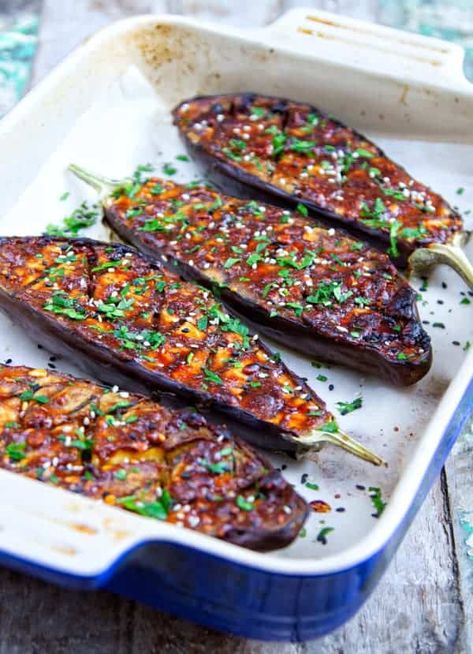 Peanut Butter & Miso Roasted Aubergines - Healthy Living James gluten free & vegan!! Aubergine Recipe, Vegan Asian, Peanut Butter Recipes, Veggie Dishes, Vegan Eating, Vegan Dishes, Vegetarian Dishes, Veggie Recipes, Yummy Dinners