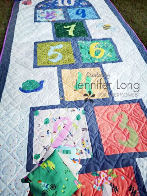 Hopscotch Quilt Pattern, Hopscotch Quilt Pattern Free, Hopscotch Quilt, Cozy Quilts, Sewing Projects For Kids, Quilt Patterns Free, Quilt Tutorials, Quilt Ideas, Quilt Pattern