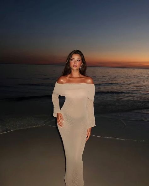 🌺🐚 Vacation Dress Pictures, Sunset Photoshoot Ideas, Vacay Fits, Granddaughter Aesthetic, Sunset Beach Pictures, Sunset Photoshoot, Gorgeous Summer Dresses, Digital Pics, Cancun Trip