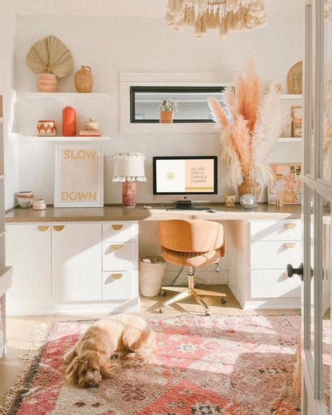 Modern Boho Home Office, Room Inspo Boho, Home Office Neutral, Home Office Shelf Decor, Shelf Decor Floating, Neutral Home Office, Office Shelf Decor, Home Office Inspo, Home Office Shelf