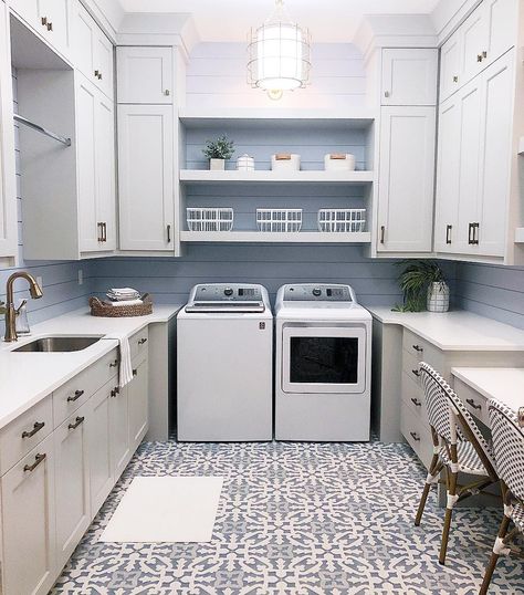 10 Laundry Room Ideas for Small, Medium and Large Spaces Laundy Room, House Laundry Room, Pantry Laundry Room, Pantry Laundry, Room Storage Diy, Basement Laundry Room, Dream Laundry Room, Large Laundry Rooms, Mudroom Laundry Room