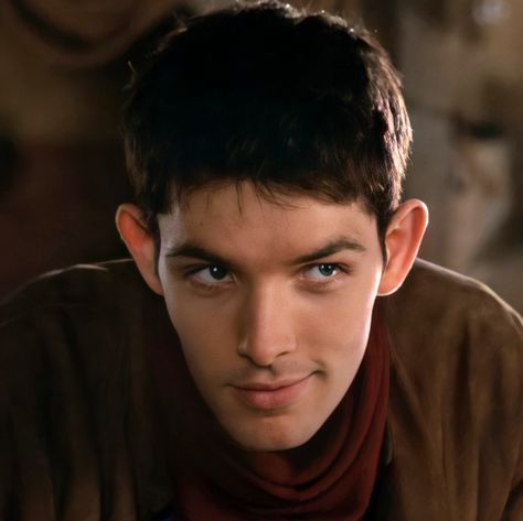 Merlin cheeky Widget Pics, Merlin Colin Morgan, Merlin Series, Merlin Bbc, Merlin Fandom, Bbc Merlin, Colin Morgan, Profile Photos, Profile Photo