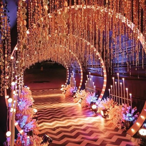 😌😌😌😌 Sangeet Night Decor, Indian Wedding Stage, Indian Wedding Decorations Receptions, Engagement Themes, Sangeet Decor, Sangeet Night, Night Decor, Night Wedding Decor, Cocktail Decoration