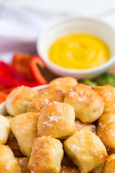 3 Ingredient Pretzel Bites (No Self Rising Flour) 2 Game Night Snacks, Yogurt Pretzels, Yogurt Bread, Pretzel Bites Recipes, Soft Pretzel Recipe, Pretzels Recipe, Soft Pretzels, Self Rising Flour, Flour Recipes