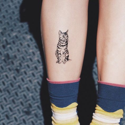 Line Tattoo Geometric, Bengal Cat Tattoo, Minimalist Cat Tattoo, Simple Flower Tattoo, Z Tattoo, Geometry Tattoo, Geometric Tattoos, Cool Places, Cat Tattoo Designs