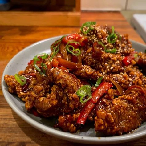 Crispy Chilli Beef Recipe (Cantonese Style) Cantonese Beef, Cantonese Recipes, Chilli Beef Recipe, Healthy Takeaway, Crispy Chilli Beef, Kong Recipes, Sushi Roll Recipes, Crispy Beef, Milk Tea Recipes