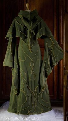 Elven Coat, Fairy Clothes, Medieval Dress, Fantasy Costumes, Fairy Costume, Fantasy Dress, Fantasy Clothing, Fantasy Fashion, Mode Vintage