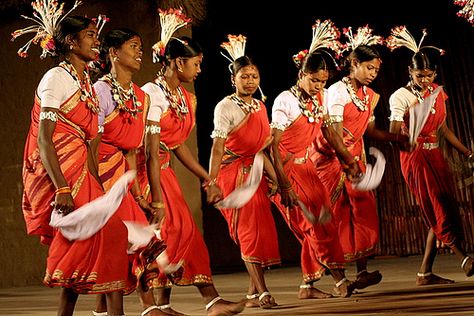 india/tribal/dance - Google Search Tribes In India, India History, Dance Of India, Dancer Wear, Festivals Of India, Indian Village, Indian Tribes, Traditional Dance, Indian Dance