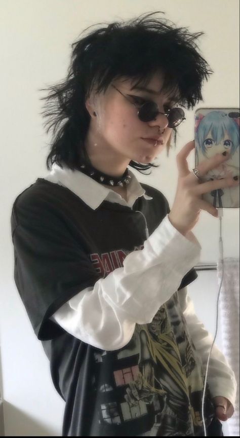 Emo Mullet Hair, Cute Trans Masc Haircuts, Edgy Nonbinary Hair, Masc Emo Haircut, Alt Hairstyles For Round Face, Trans Mullet Haircut, Enby Haircuts Short, Cool Masc Haircuts, Masc Enby Haircuts