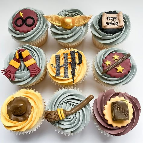 INSPIRATION | Sugar & Frost Harry Potter Birthday Cake Ideas, Tort Harry Potter, Harry Potter Theme Cake, Harry Potter Decorations, Harry Potter Treats, Harry Potter Desserts, Gateau Harry Potter, Harry Potter Cupcakes, Harry Potter Theme Birthday