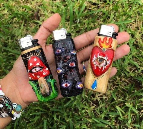 Cool Lighter Aesthetic, Bic Lighter Crafts Diy, Lighter Heart, Diy Lighter, Mushroom Clay, Clay Eye, Lighter Art, Easy Clay Sculptures, Custom Lighters