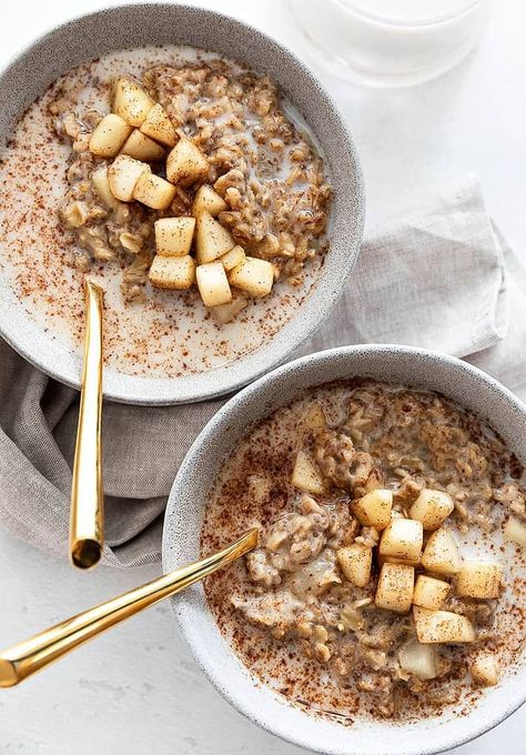 Spiced pear oatmeal features cinnamon, cardamom and nutmeg in the oatmeal and in the topping of delicious caramelized pears and maple syrup. It's also gluten-free and vegan.#recipe #oatmeal #pears #breakfast Oatmeal With Pears, Pear Oatmeal Recipes, Pear Oatmeal, Oatmeal With Almond Milk, Healthy Protein Desserts, Recipe Oatmeal, Menstrual Phase, Overnight Oats Recipe Healthy, Worker Bee