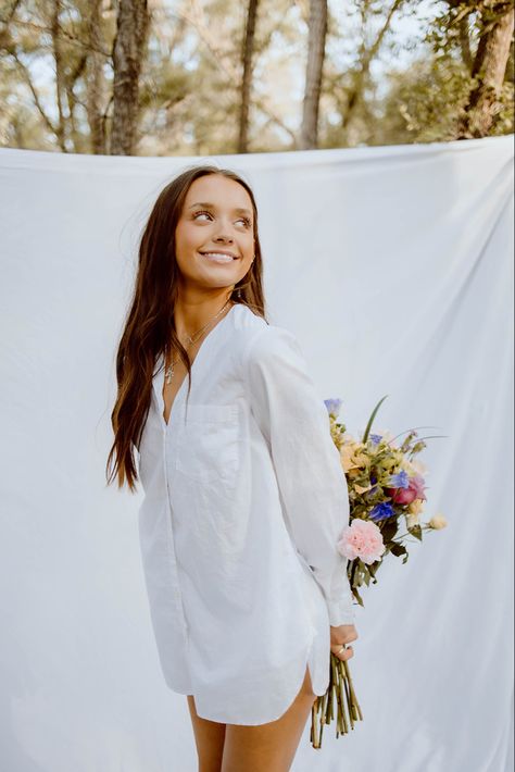 #photoshoot #photography #flowers #seniorpictures #picture White Linen Photoshoot, Flower Photoshoot Indoor, Flower Chair Photoshoot, White Sheet Photoshoot Outside, White Sheet Photoshoot, Senior Studio Photoshoot, Whimsical Photoshoot, Sunday Photos, Studio Photoshoot Ideas