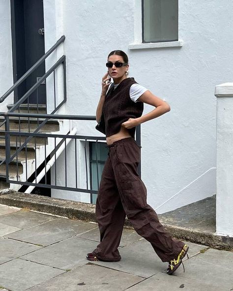 The 10 Best Pairs of Cargo Trousers to Buy Now | Who What Wear UK What To Wear With Cargo Pants, Best Cargo Pants, Parachute Pants Outfit, Asics Fashion, Tan Outfit, Pants Outfit Ideas, Off Duty Outfits, Cargo Pants Outfit, Funky Outfits