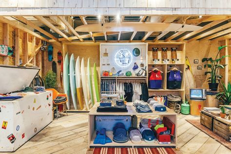 Retail Surf Store Interior Design, Surf Shop Interior, Scuba Goggles, Surf Shops, Surfboard Storage, Surf Store, Gear Room, Urban Shop, Clothing Store Interior