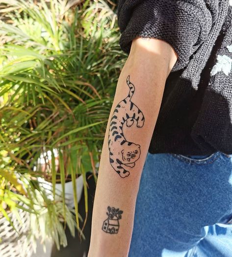 S K U M C L U B on Instagram: “a tiger for marzia, she drew the face and i drew the body 🐅” Marzia Bisognin Style, Marzia Kjellberg, Marzia Bisognin, Weird Style, Hand Poked Tattoo, Poke Tattoo, Hand Poke, Dream Tattoos, A Tiger