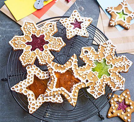 Gingerbread stained glass biscuits Homemade Christmas Gift Ideas, Homemade Christmas Gift, Christmas Biscuits, Bbc Good Food, Diy Teacher Gifts, Edible Gifts, Bbc Good Food Recipes, Gourmet Gifts, Homemade Christmas Gifts