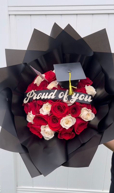 Graduation Ramos For Guys, College Graduation Flowers Bouquet, Graduation Roses Bouquet, Graduation Ramos, Graduation Tweets, Graduation Bouquet For Boys, Graduation Flowers Bouquet Ideas, Grad Bouquet Ideas, Graduation Bouquet Ideas