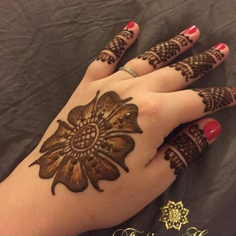 42 Trendy Henna Tattoo Design Ideas to Try,henna tattoo meaning,henna tattoo care,are henna tattoos permanent Simple Mehndi Designs Palm Easy, Round Mehndi Design, Easy Mehndi Designs, Mehedi Design, Tato Henna, Eid Mehndi Designs, Mehndi Designs 2018, Basic Mehndi, Finger Henna